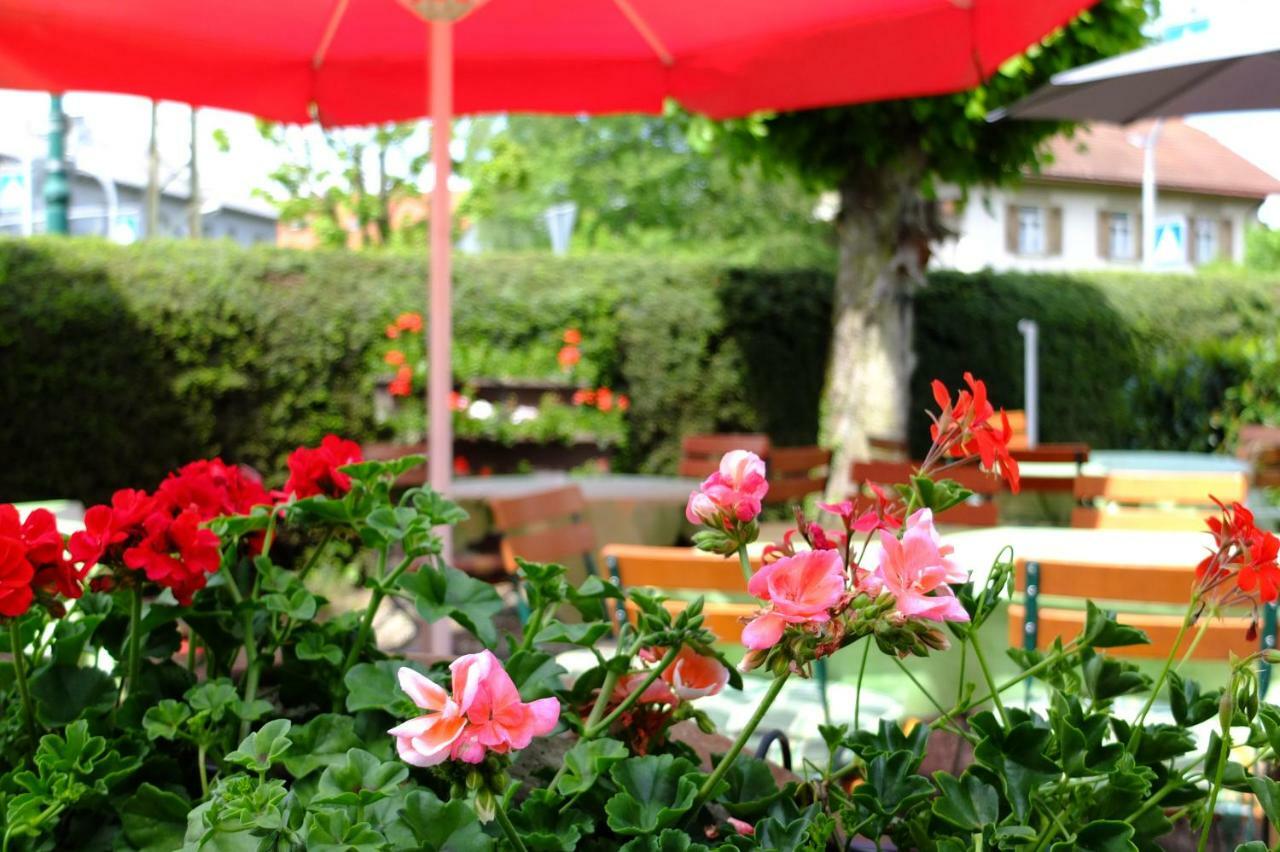 Hotel Loewen Kirchzarten Bagian luar foto